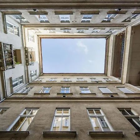 Downtown Deluxe Apartment