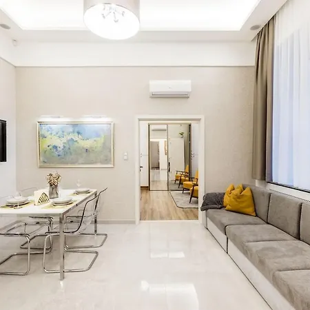 Downtown Deluxe Apartment