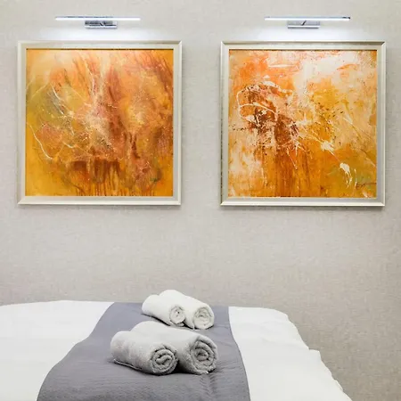 Downtown Deluxe * Budapesta