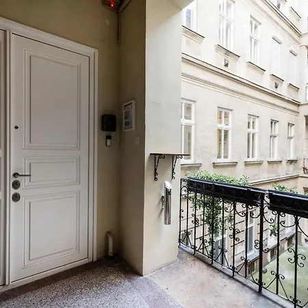 Downtown Deluxe Budapest