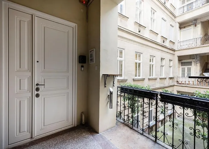 Downtown Deluxe Budapest